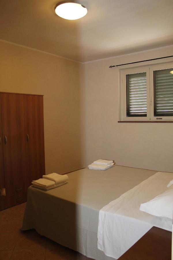 Camera Matrimoniale con Bagno in Comune